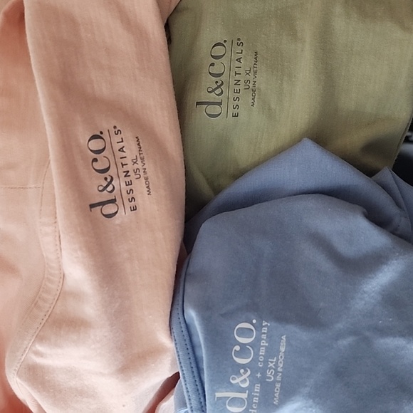 d&co Sleeveless Essentials Soft Shirt Bundle - Picture 9 of 9